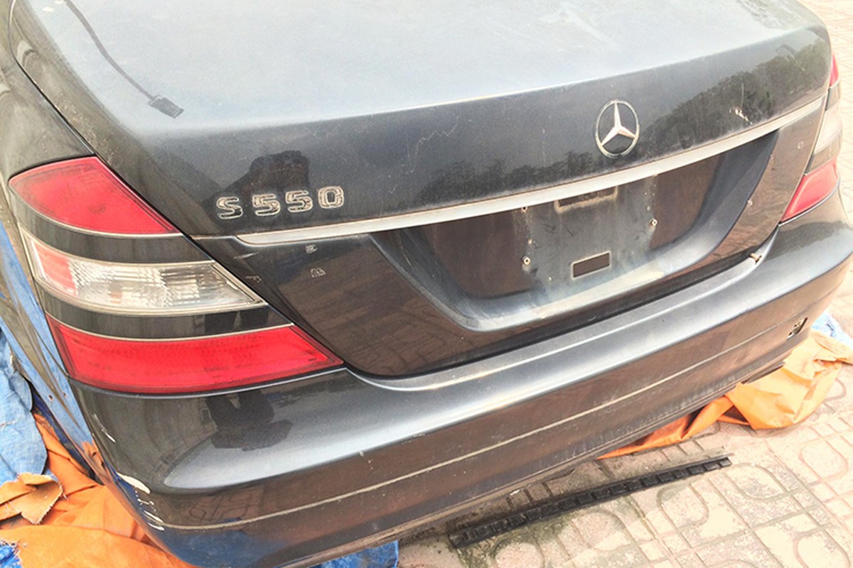 Mercedes-Benz S550 tien ty vut xo cong vien Ha Noi-Hinh-3