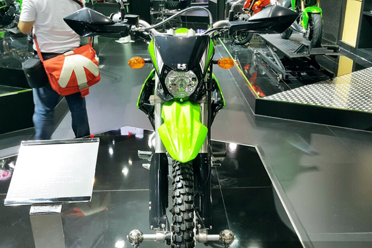 Kawasaki ra mat &quot;cao cao phuot&quot; KLX 2017 gia 49 trieu-Hinh-2