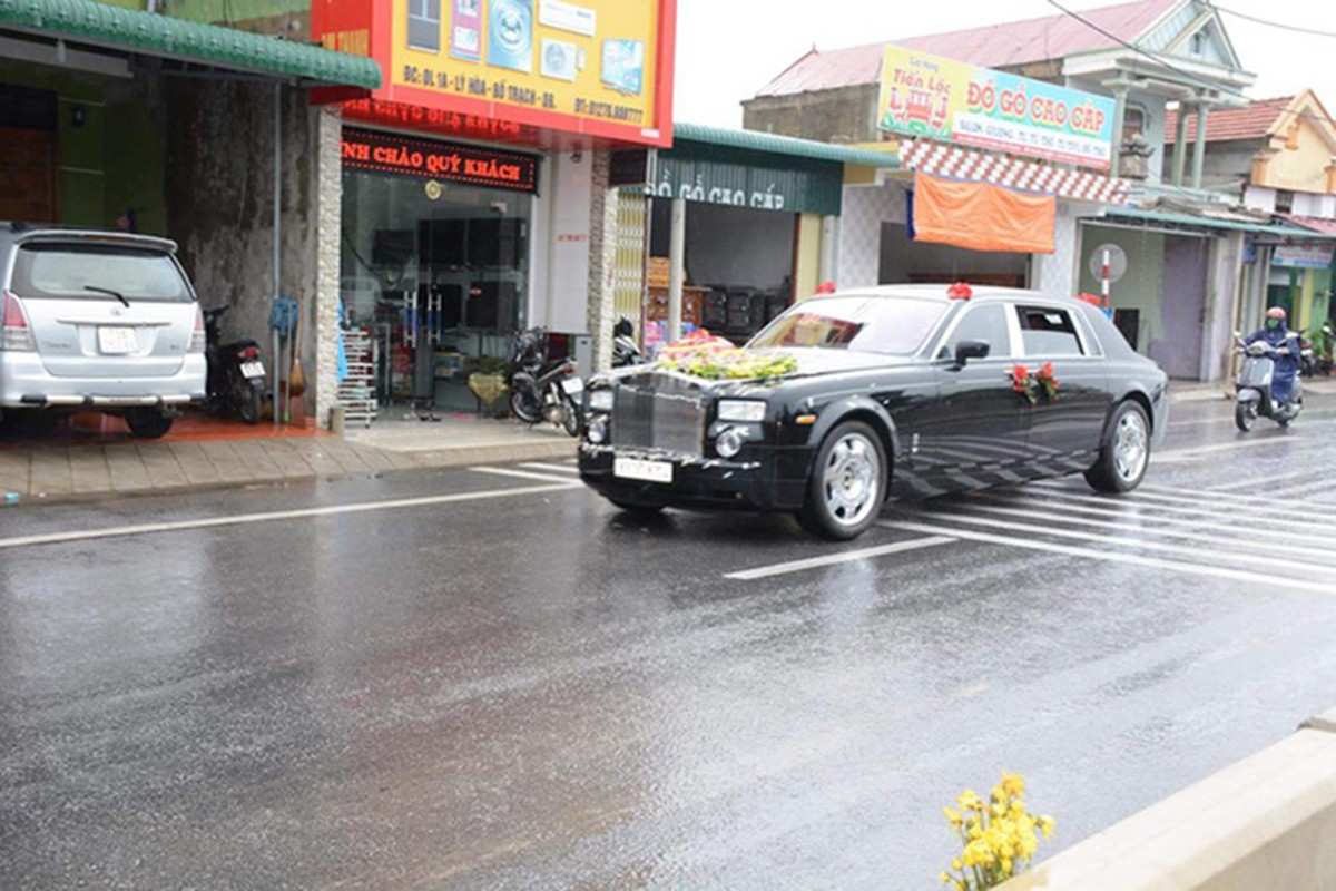 Sieu xe sang Rolls-Royce bien NG ruoc dau tai Quang Binh-Hinh-2