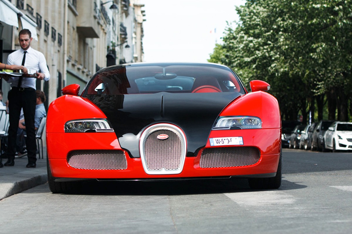 &quot;Ong hoang toc do&quot; Bugatti Veyron do ruc thet gia 39 ty-Hinh-2