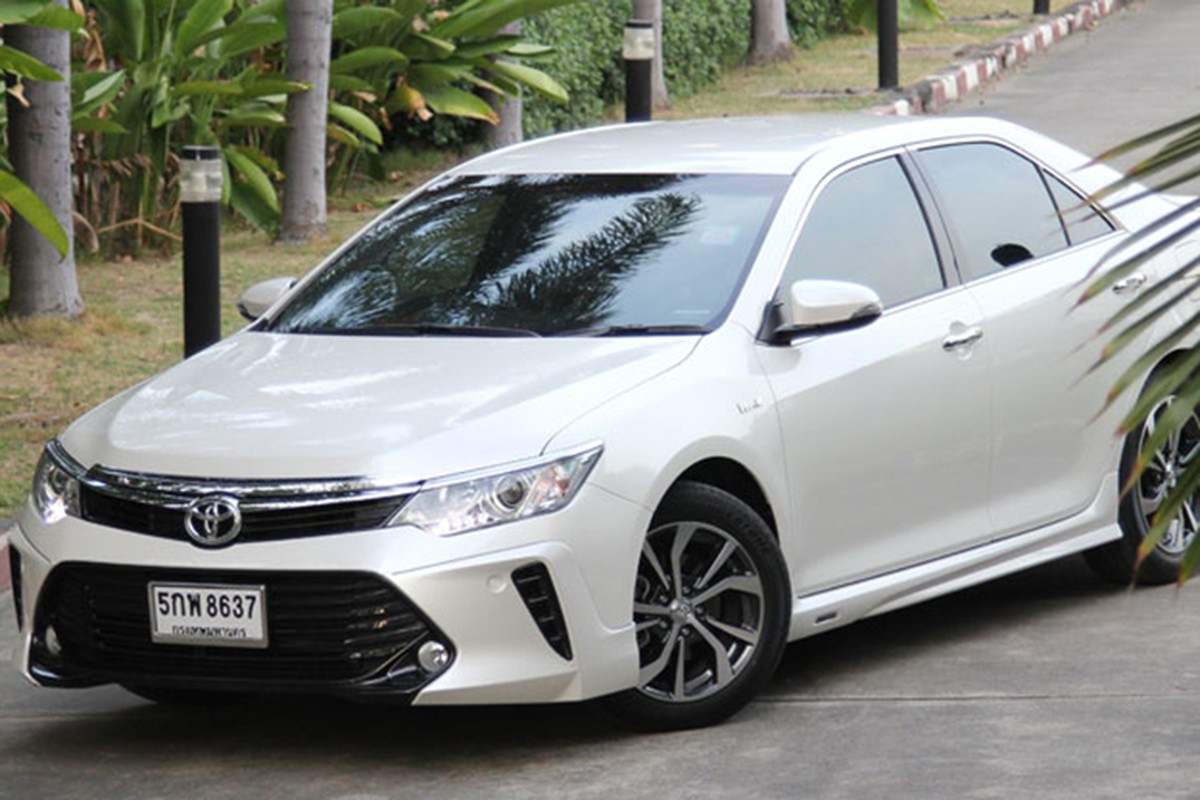 &quot;Soi&quot; Toyota Camry 2.0G Extremo 2017 gia hon 1 ty dong-Hinh-9