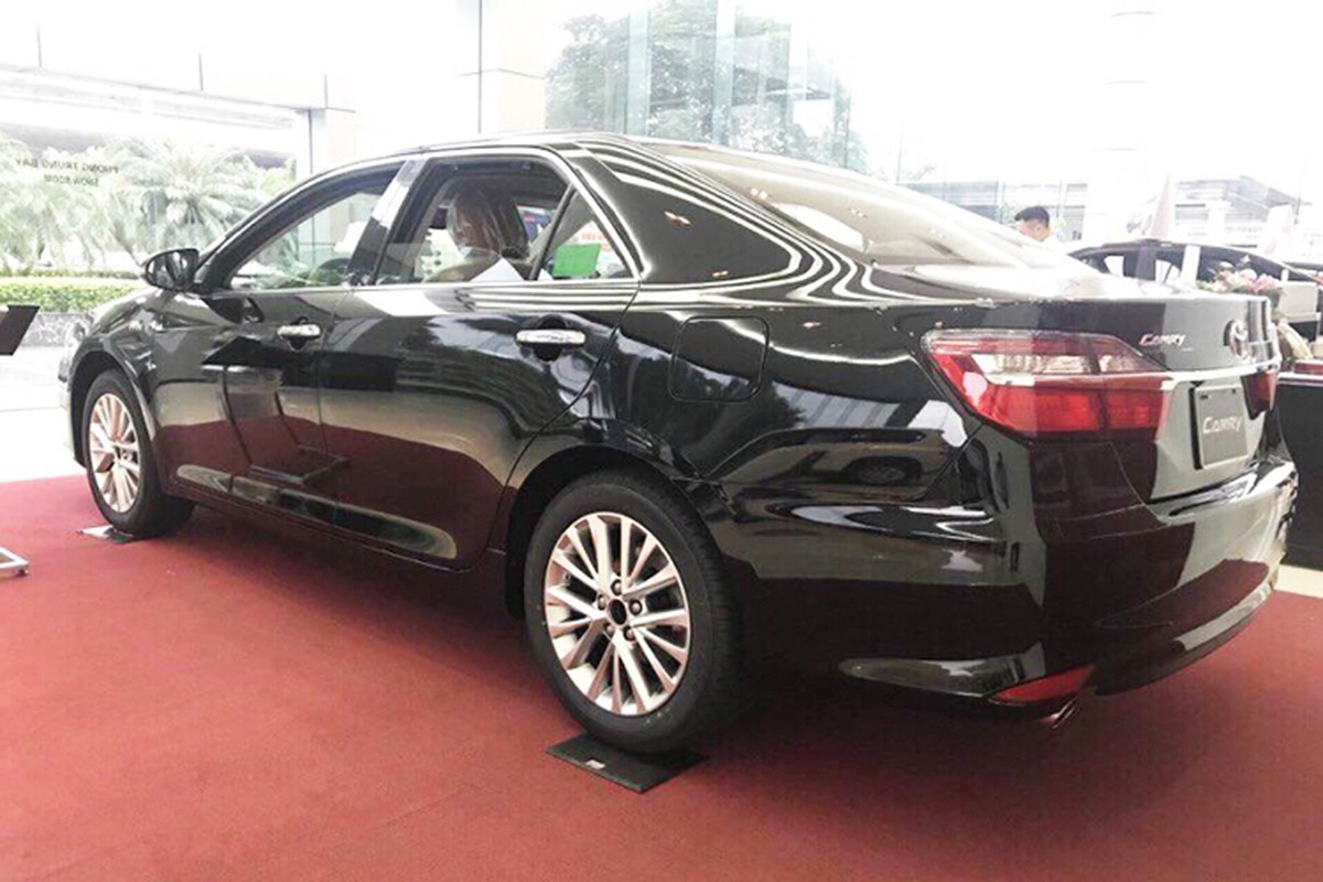 Toyota Viet Nam &quot;chot gia&quot; Camry 2017 tu 997 trieu dong-Hinh-3