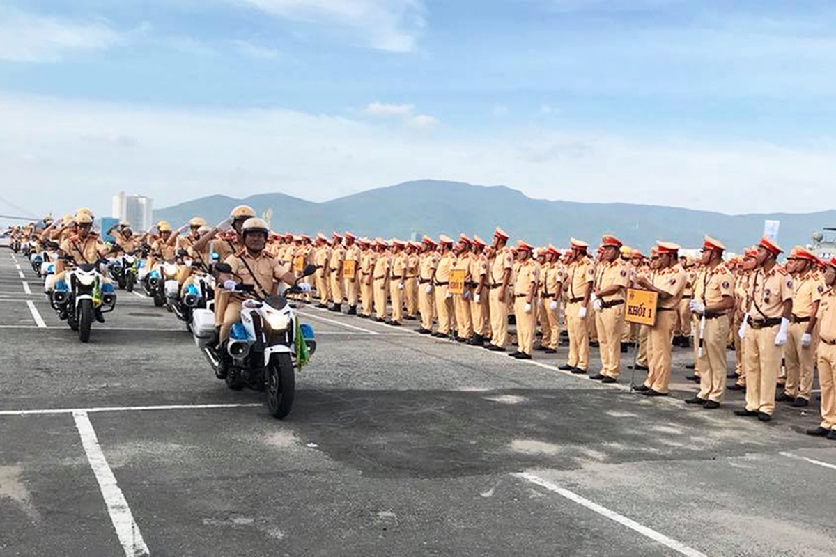 &quot;Soi&quot; dan oto va xe may phuc vu APEC tai Da Nang-Hinh-7