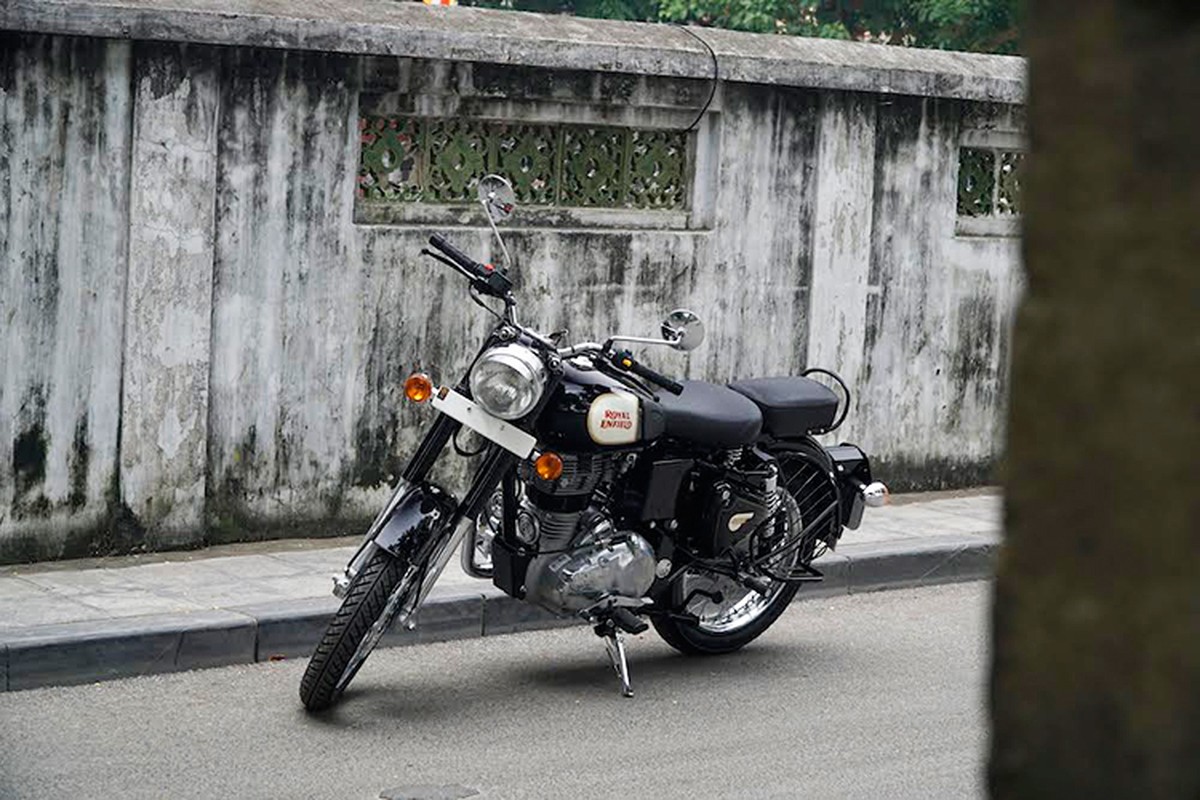 &quot;Soi&quot; moto Royal Enfield Classic gia 109 trieu tai Ha Noi