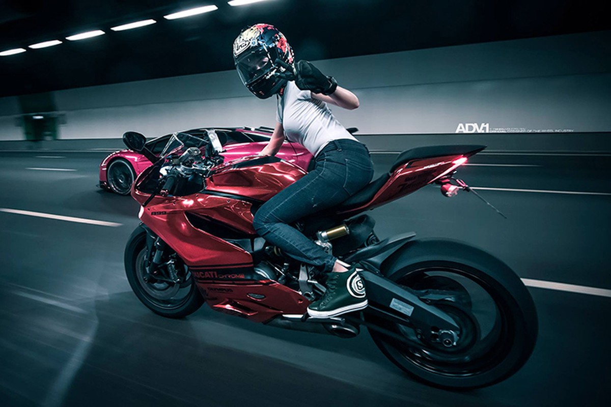 Ngam hot girl “nai cung” moto the thao Ducati 899 Panigale-Hinh-6