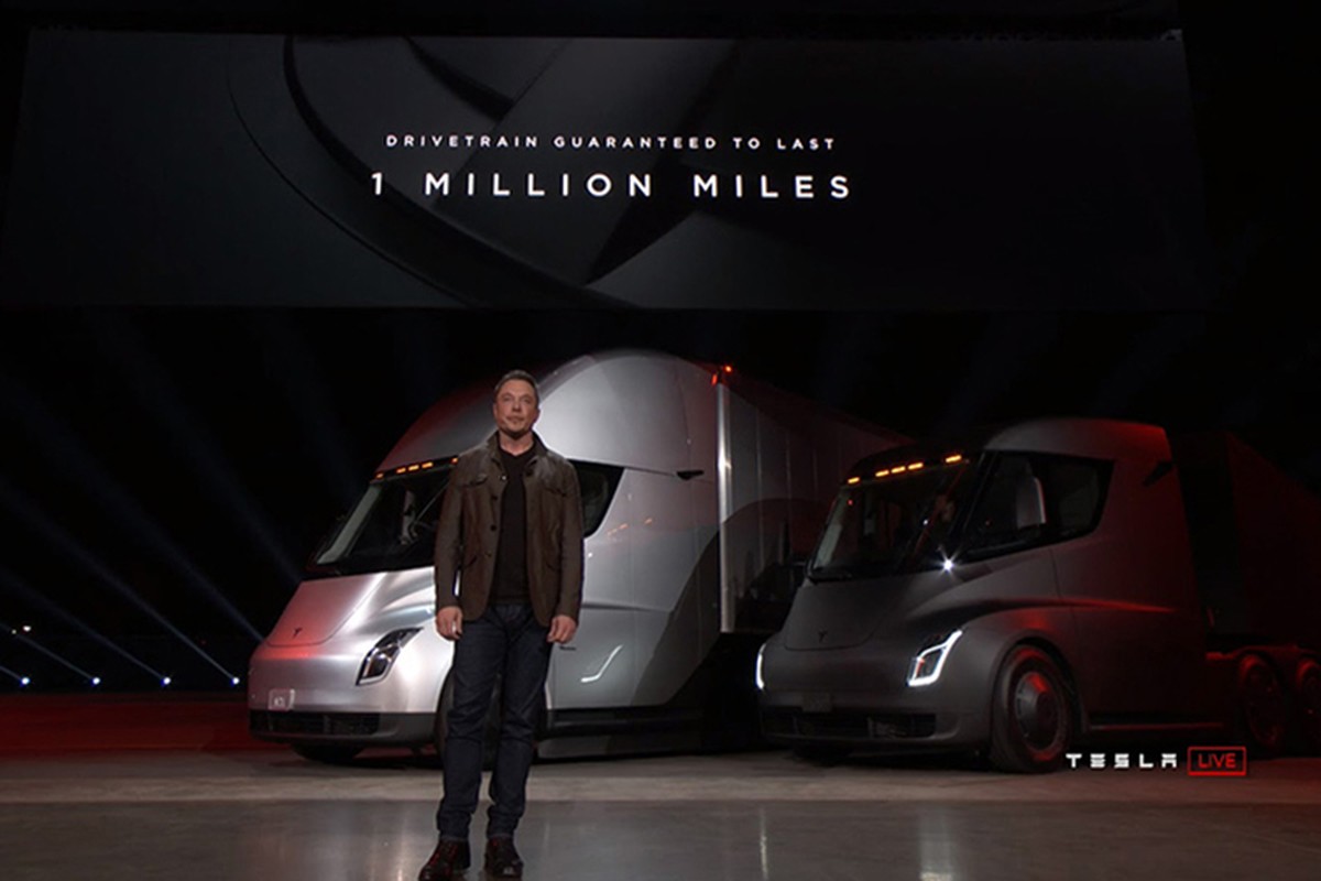 Xe dau keo chay dien Tesla Semi Truck gia 3,4 ty dong