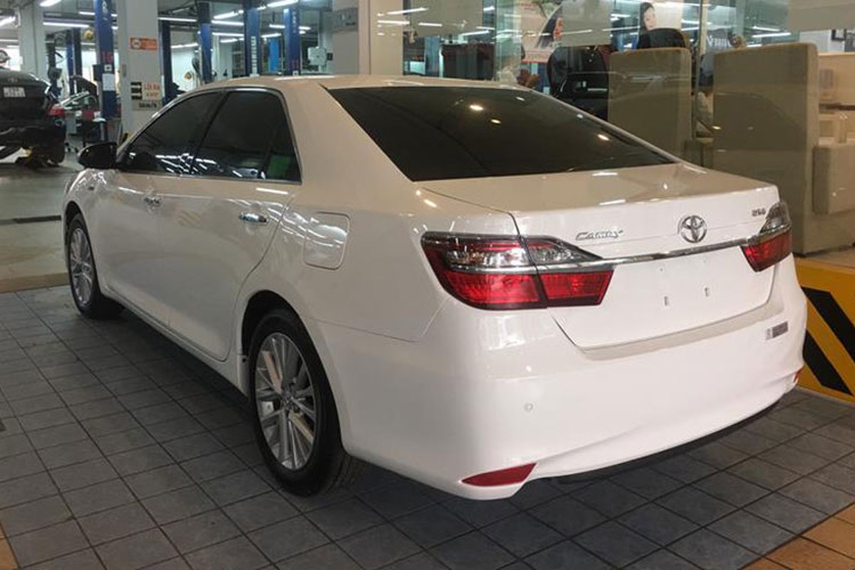 Toyota Camry 2018 trang gia hon 1 ty dong tai Viet Nam-Hinh-2