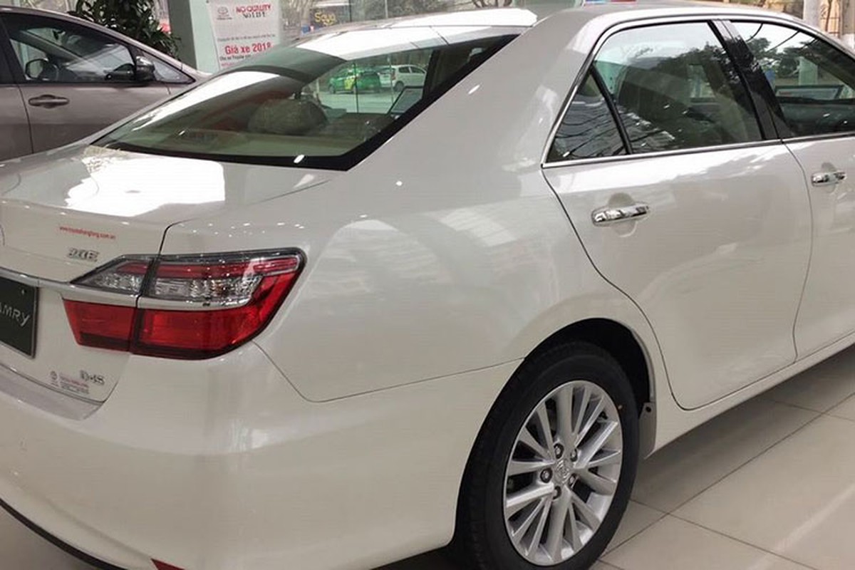 Toyota Camry 2018 trang gia hon 1 ty dong tai Viet Nam-Hinh-4