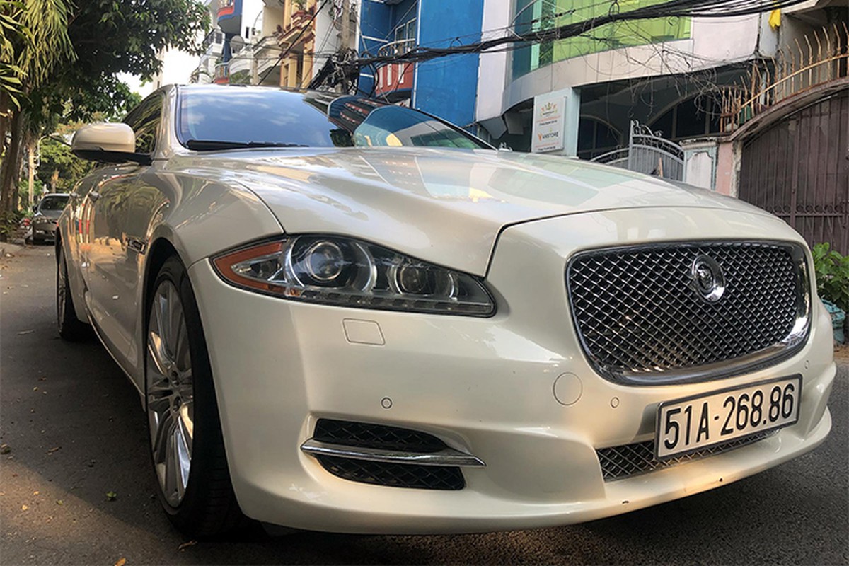 Jaguar XJL Limited “bien phat loc” gia hon 2 ty o Sai Gon