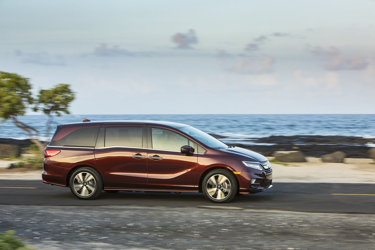 Honda Odyssey tien ty tai Viet Nam, chi 700 trieu dong o My-Hinh-8