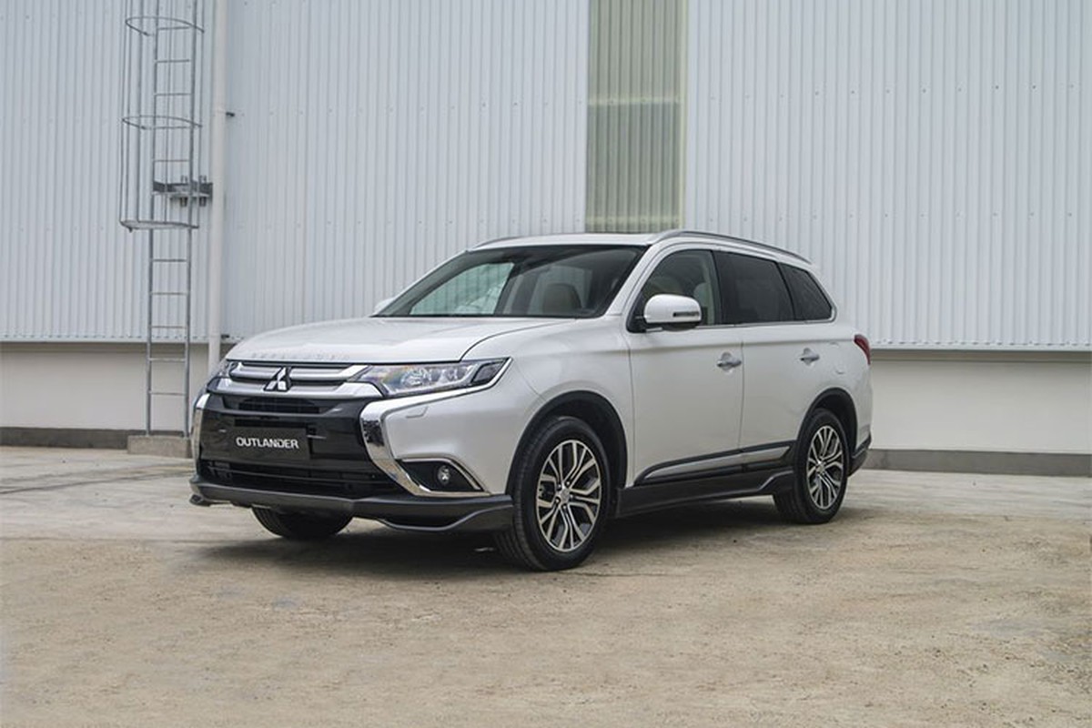 Xe Mitsubishi Outlander “kenh gia” 15 trieu tai VN