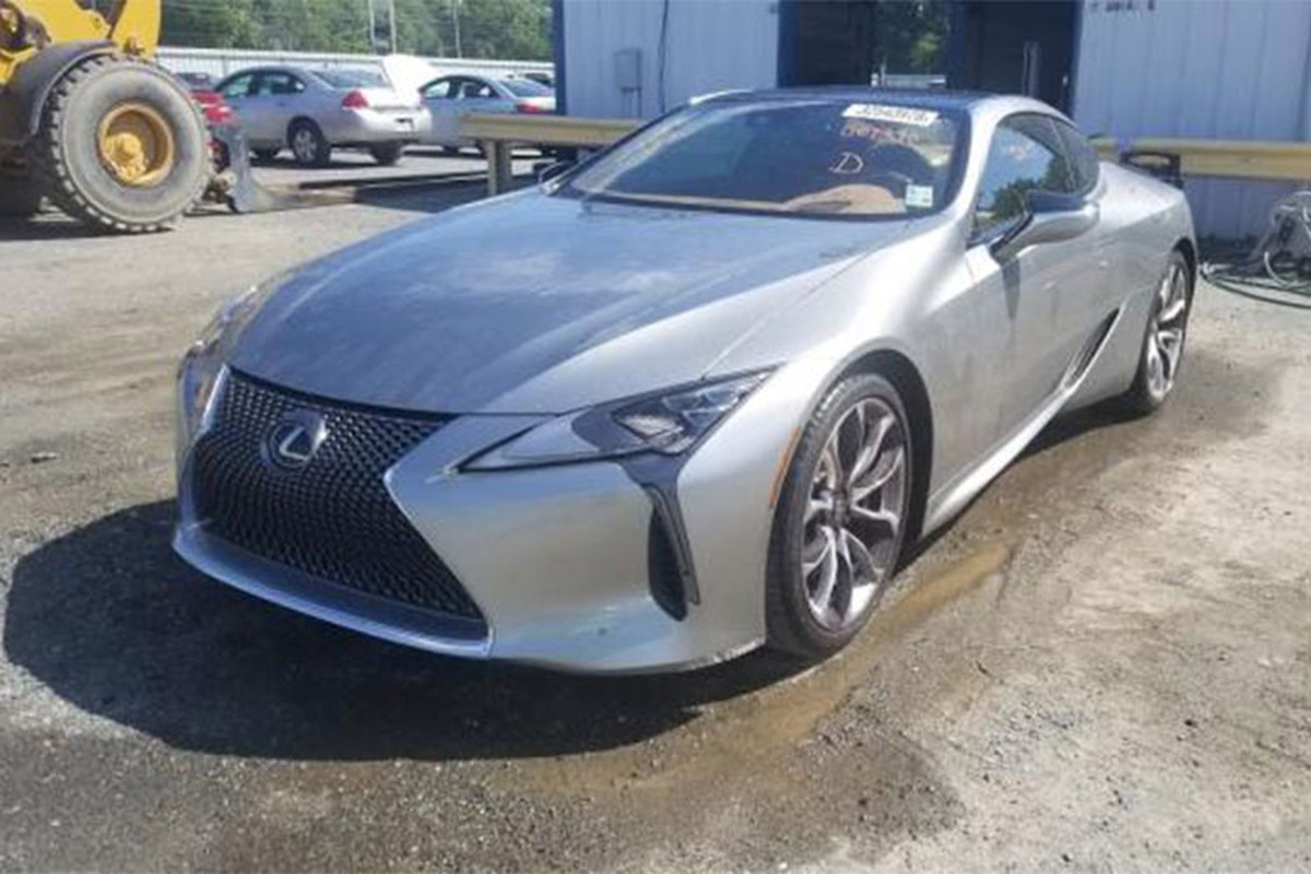 Xe Lexus LC500 giam gia chi 542 trieu vi... mua da