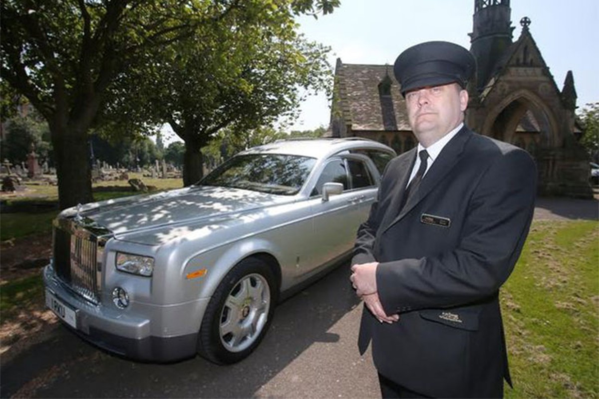 Rolls-Royce Phantom cua Simon Cowell thanh xe cho quan tai-Hinh-4