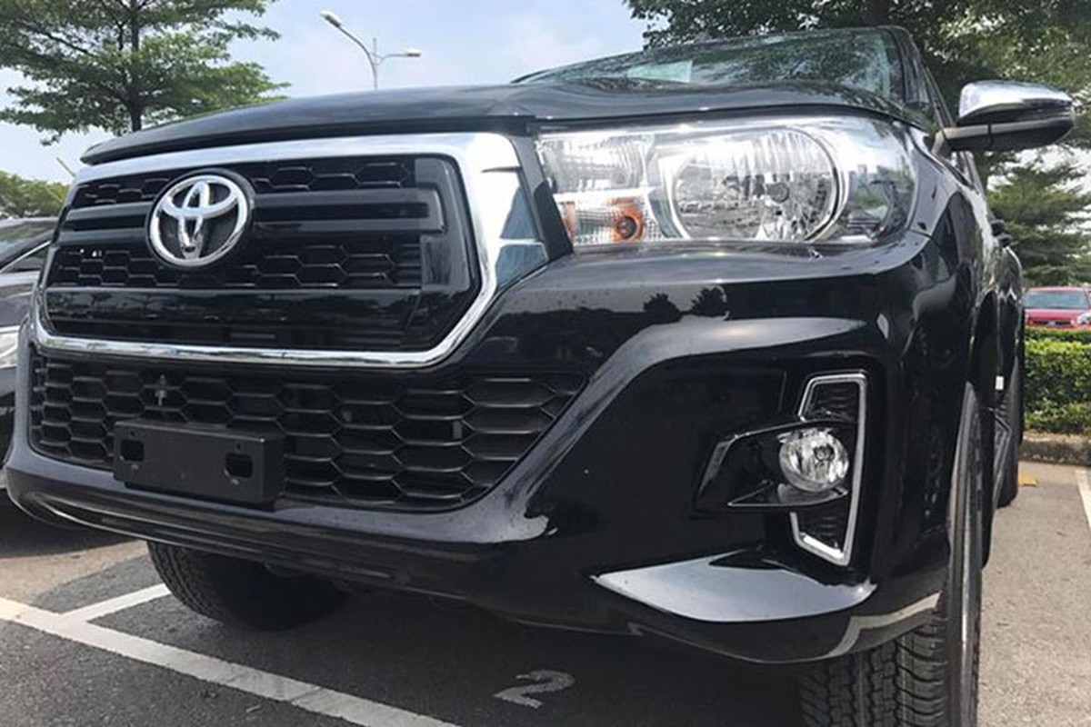 Chi tiet xe Toyota Hilux 2018 gia tu 695 trieu dong-Hinh-4