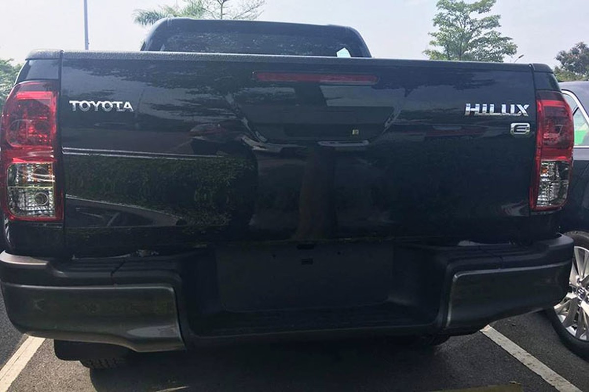 Chi tiet xe Toyota Hilux 2018 gia tu 695 trieu dong-Hinh-5