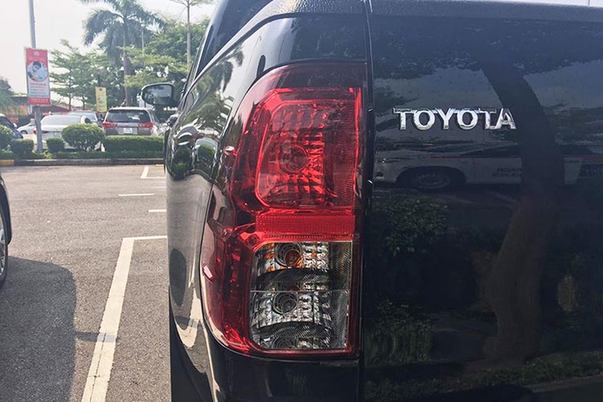 Chi tiet xe Toyota Hilux 2018 gia tu 695 trieu dong-Hinh-6