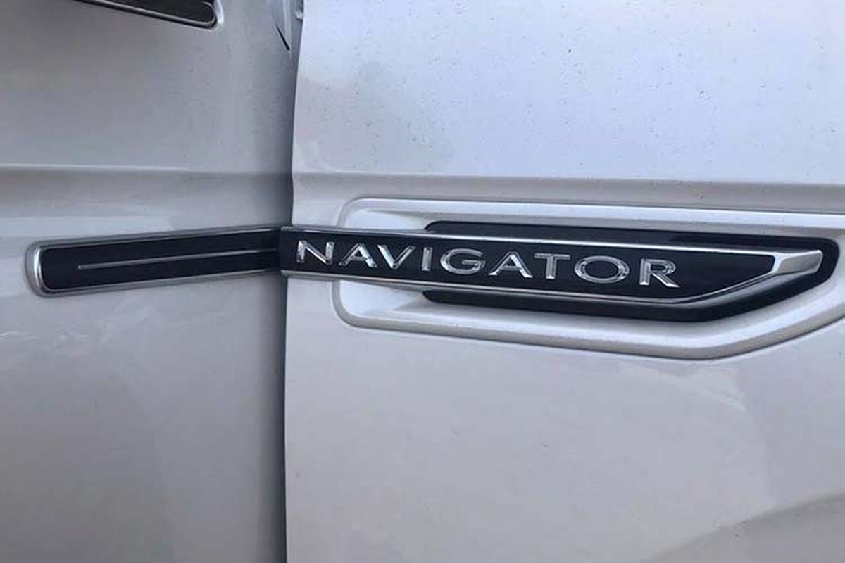 Dai gia Quang Ngai tau Lincoln Navigator moi gia 9 ty dong-Hinh-3