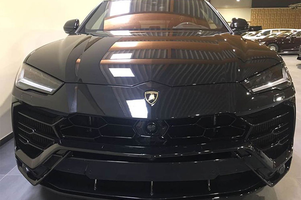 Lamborghini Urus cap ben Campuchia, dai gia Viet 