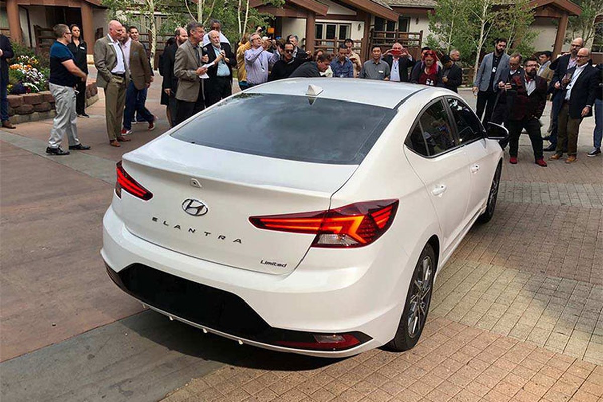 Can canh sedan Hyundai Elantra 2019 vua ra mat-Hinh-4