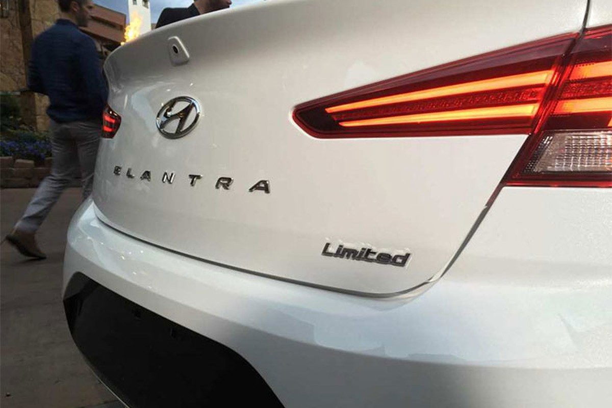 Can canh sedan Hyundai Elantra 2019 vua ra mat-Hinh-5