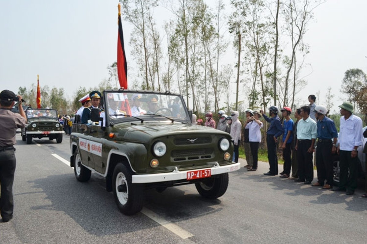 Loat xe duoc su dung to chuc nghi le quoc tang tai Viet Nam-Hinh-2