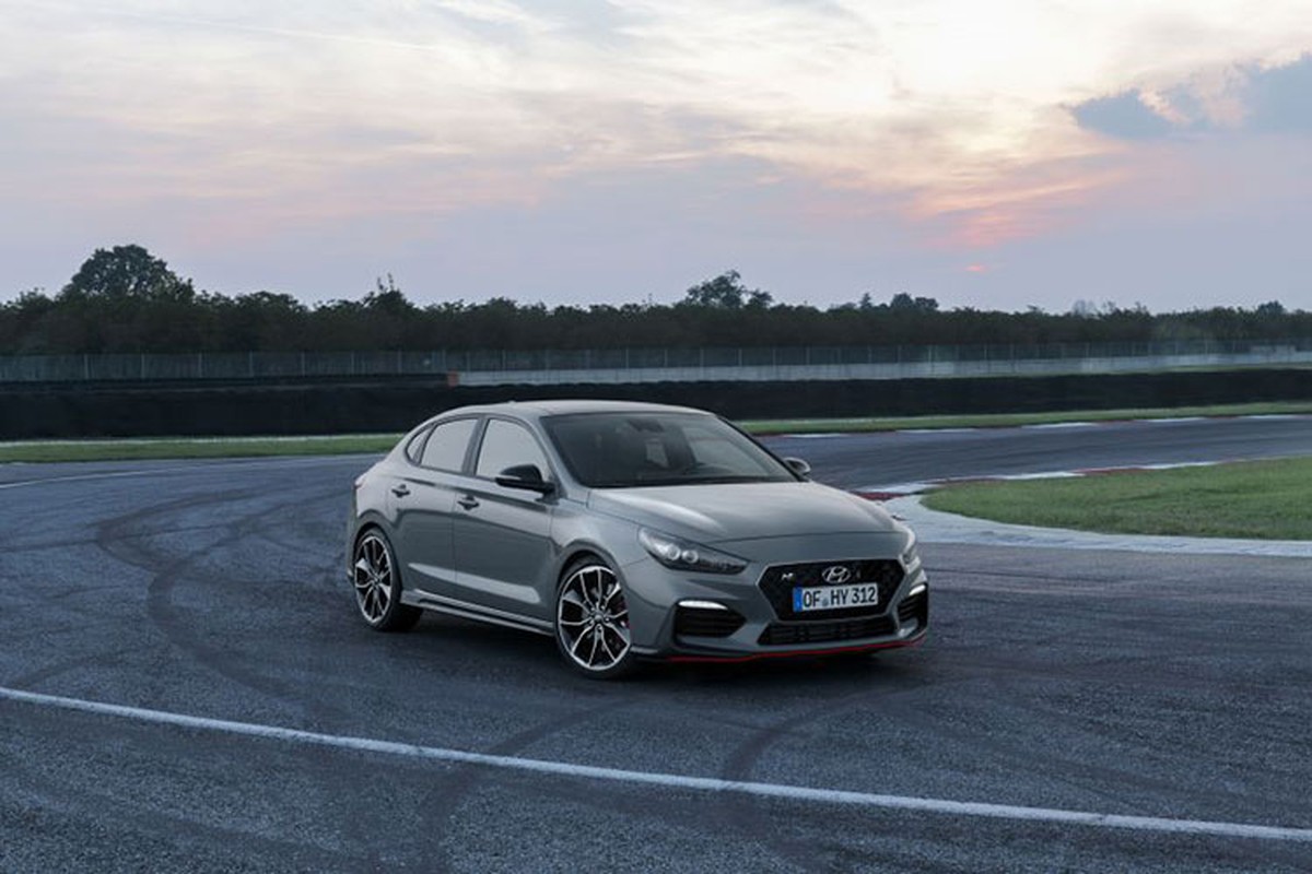 Xe gia dinh Hyundai i30 Fastback N 2019 co gi hot?