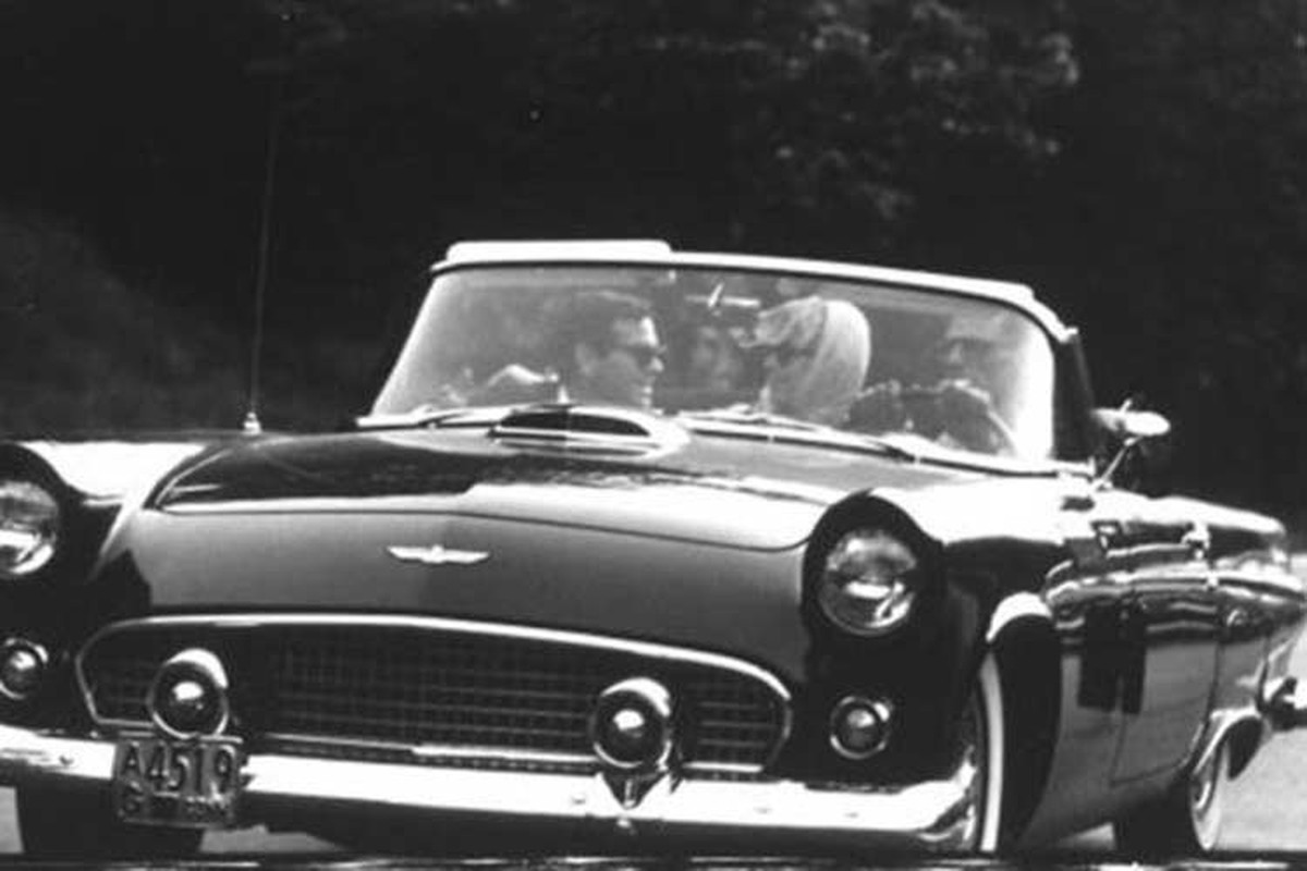 Ngam Ford Thunderbird 1956 mui tran cua nang Marilyn Monroe