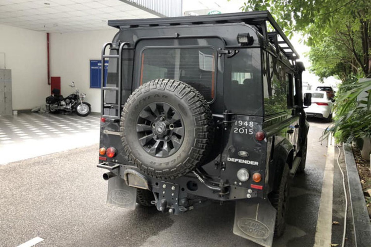 Land Rover Defender 