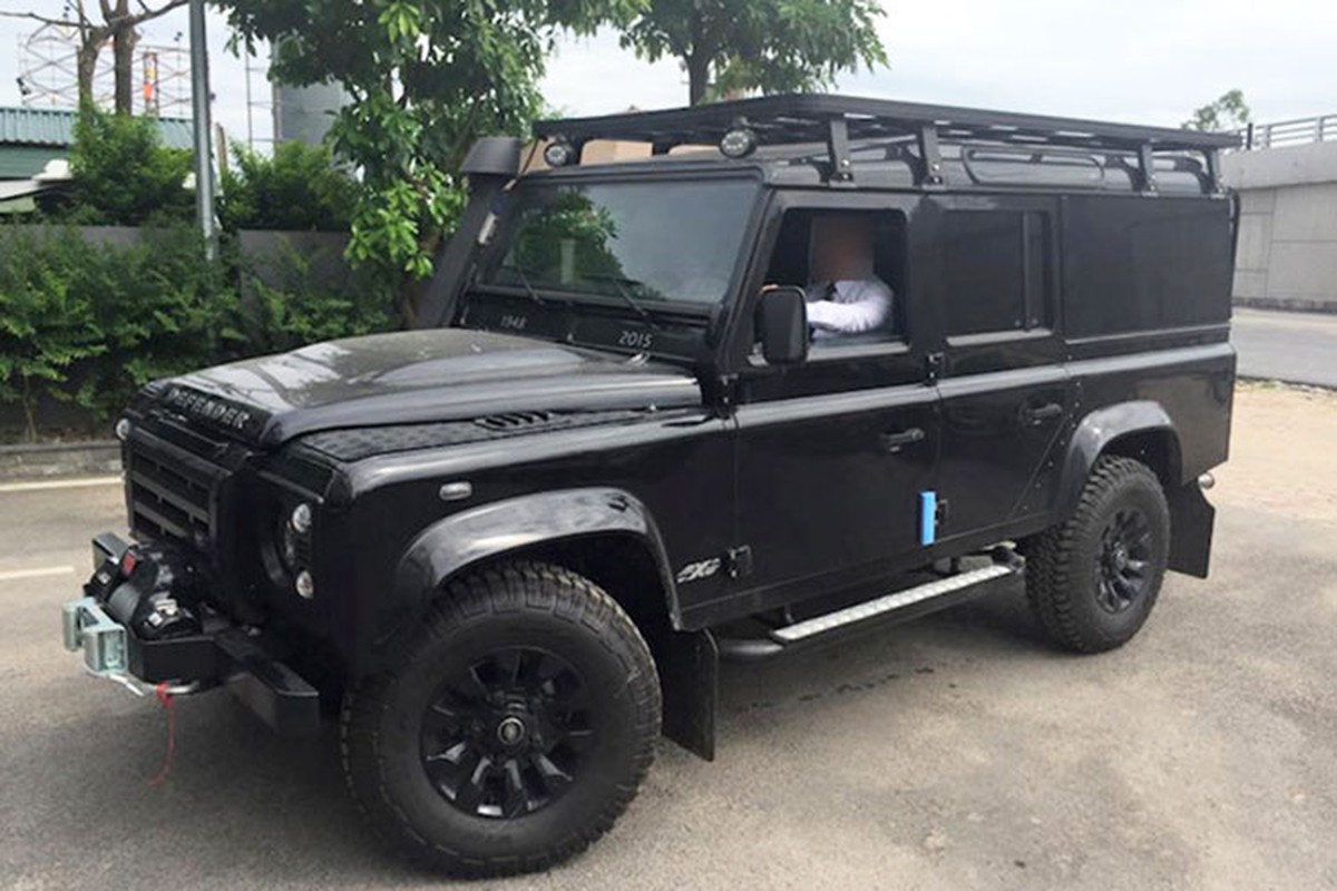 Land Rover Defender 