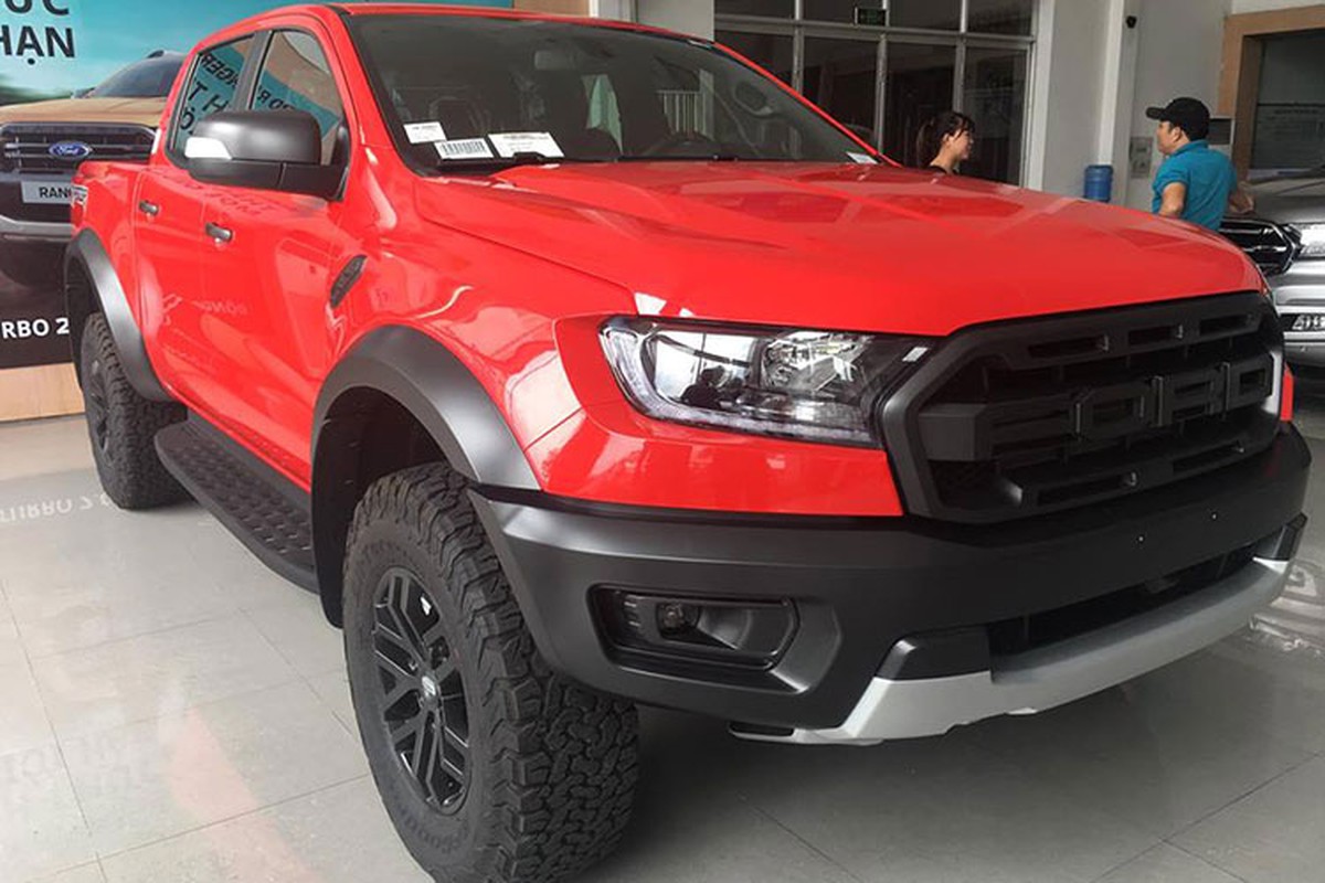 Ford Ranger Raptor mau do gia gan 1,2 ty tai Da thanh