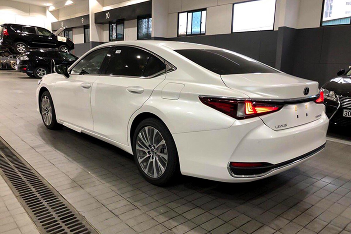 Can canh xe sang Lexus ES 2019 dau tien tai Sai Gon-Hinh-10