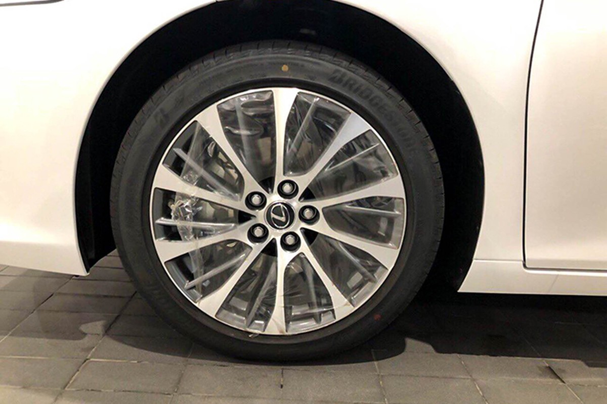 Can canh xe sang Lexus ES 2019 dau tien tai Sai Gon-Hinh-6