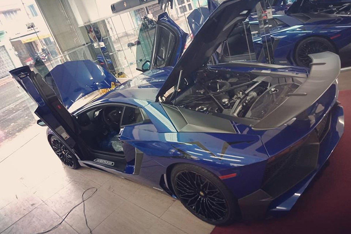 Lamborghini Aventador SV Minh Nhua ve zin sap den tay chu moi-Hinh-3