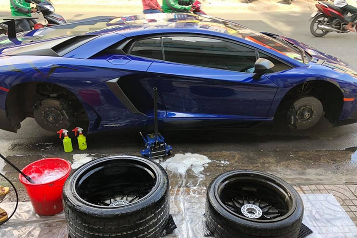 Lamborghini Aventador SV Minh Nhua ve zin sap den tay chu moi-Hinh-5