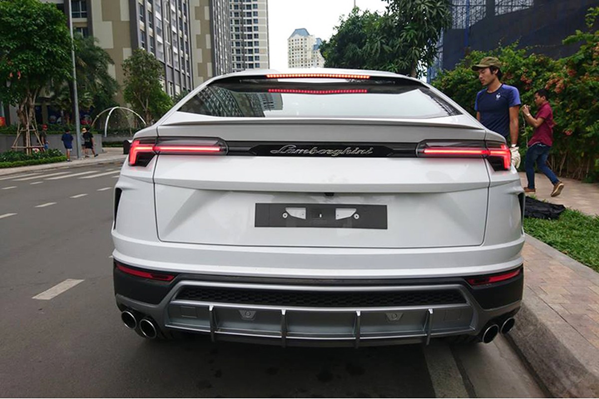 Minh Nhua ruoc sieu SUV Lamborghini Urus dau tien ve nha-Hinh-4