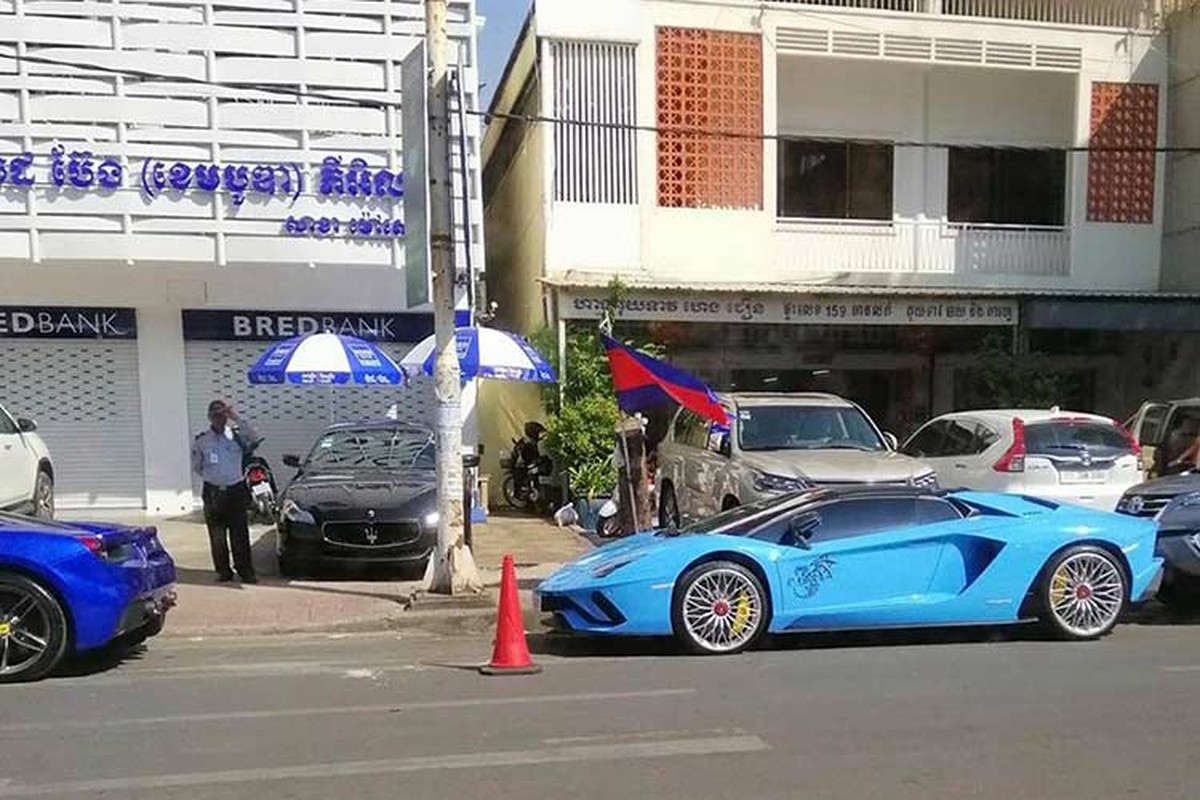Sieu xe Lamborghini Aventador S mui tran cap ben Campuchia-Hinh-3