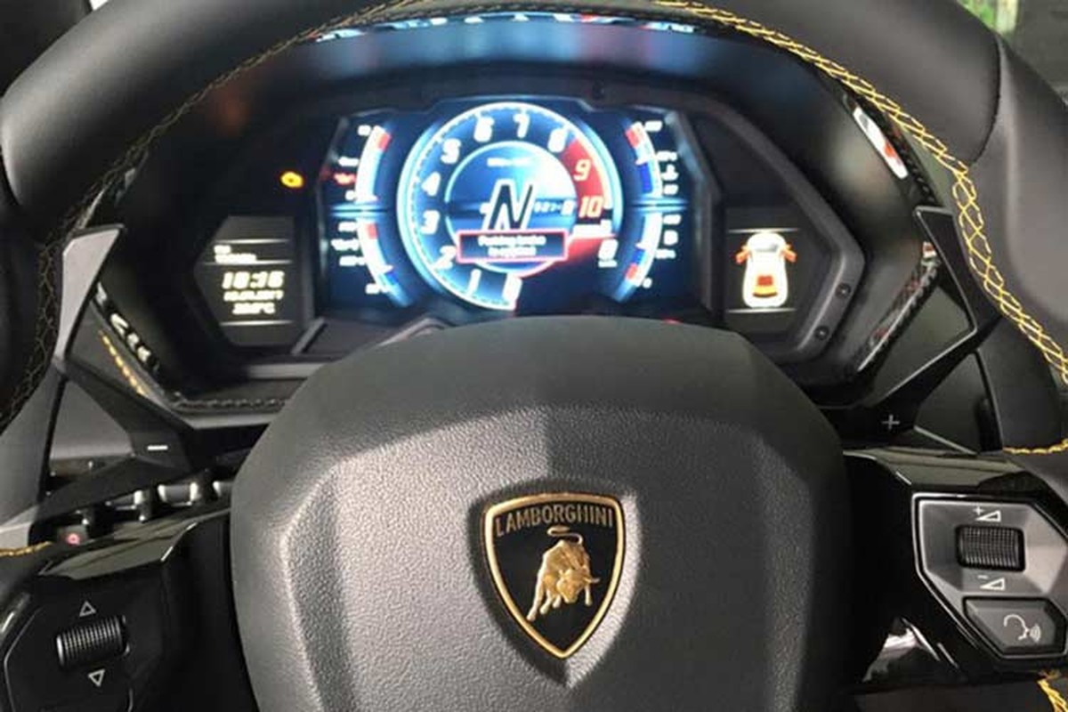 Sieu xe Lamborghini Aventador S mui tran cap ben Campuchia-Hinh-5