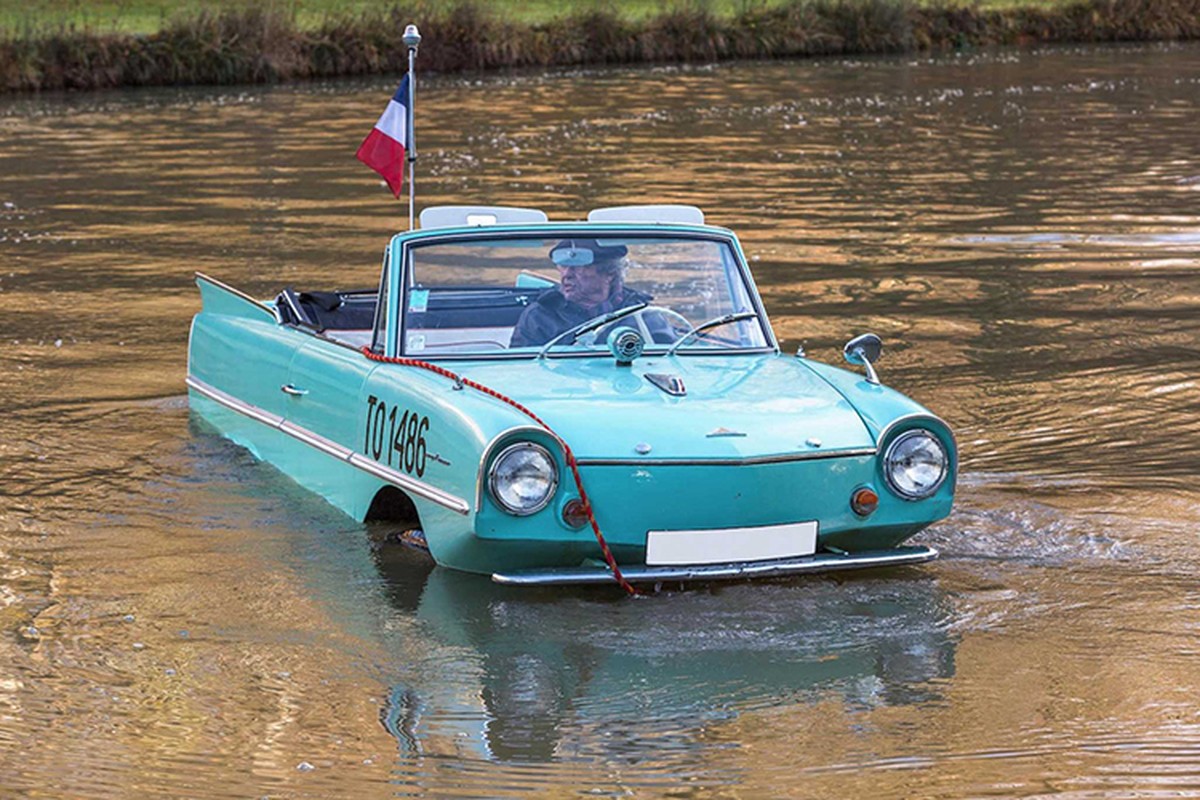 Xe loi nuoc Amphicar gia chi 237 trieu dong cho mua lu-Hinh-10