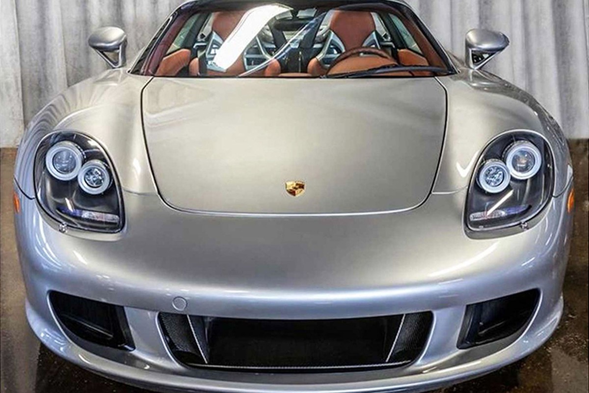 Sieu xe Porsche Carrera GT dung 12 nam 