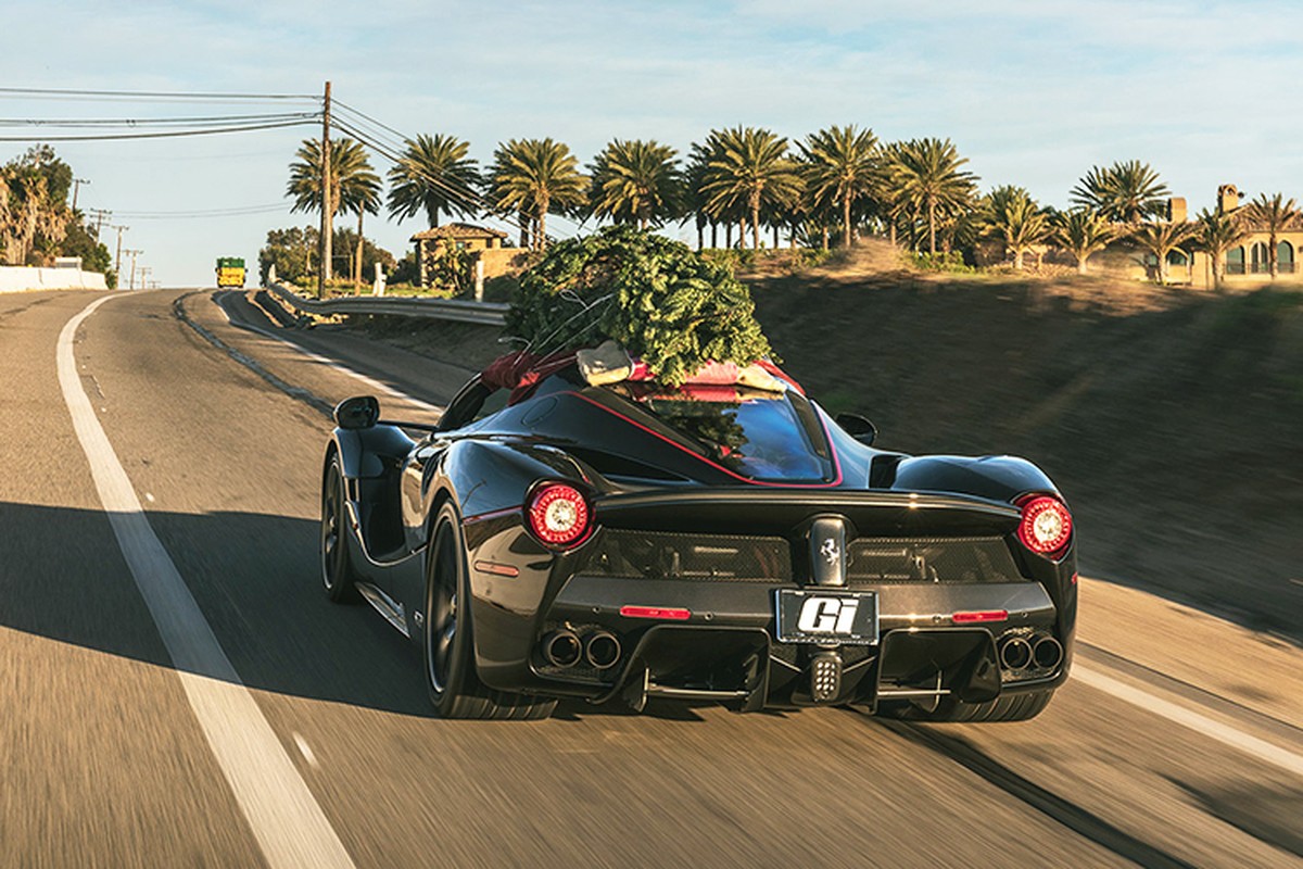 Sieu xe Ferrari LaFerrari Aperta trieu do cho cay thong Noel-Hinh-7