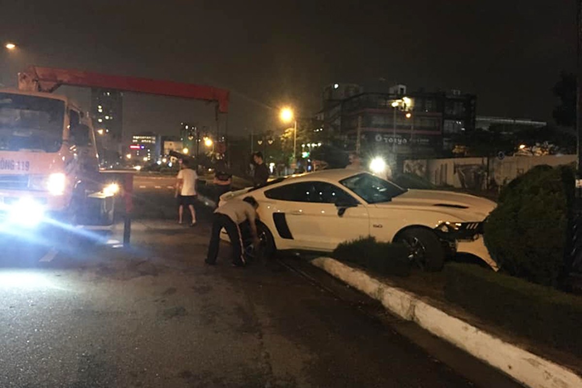 Sau tai nan, Ford Mustang tai Da Nang lai moi cung