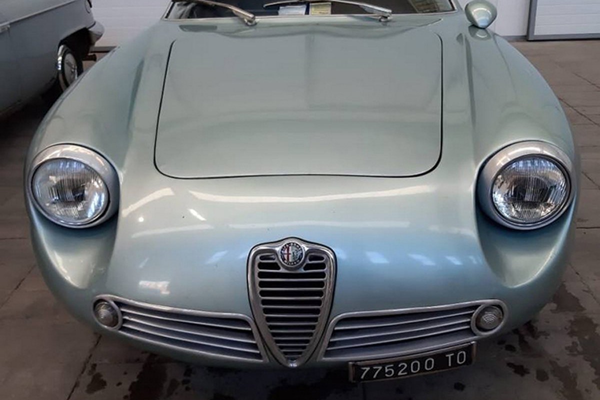 Alfa Romeo ngu duoi tang ham suot 35 nam gia 15 ty dong-Hinh-3