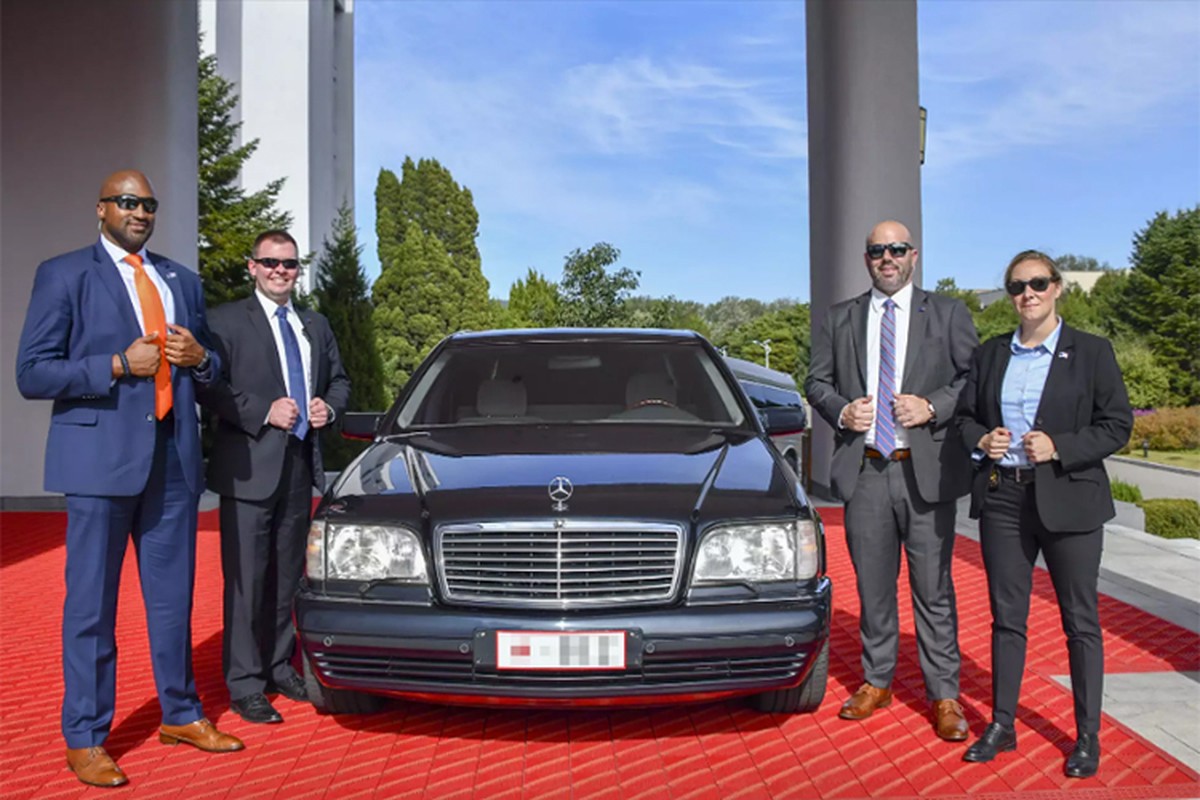 “Soi” Mercedes-Maybach S600 moi cua ong Kim Jong Un-Hinh-4