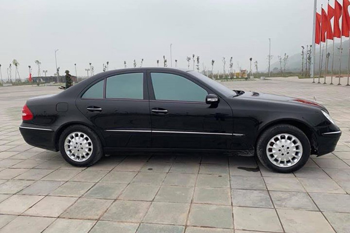 Xe sang Mercedes-Benz E240 gia chi 260 trieu dong tai Ha Noi-Hinh-2