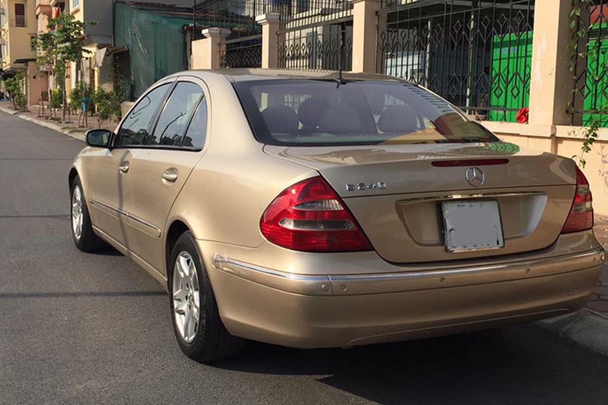 Xe sang Mercedes-Benz E240 gia chi 260 trieu dong tai Ha Noi-Hinh-7