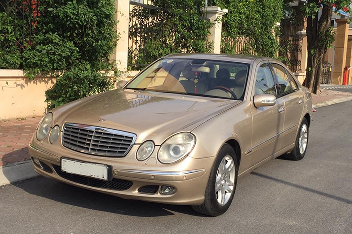 Xe sang Mercedes-Benz E240 gia chi 260 trieu dong tai Ha Noi-Hinh-8