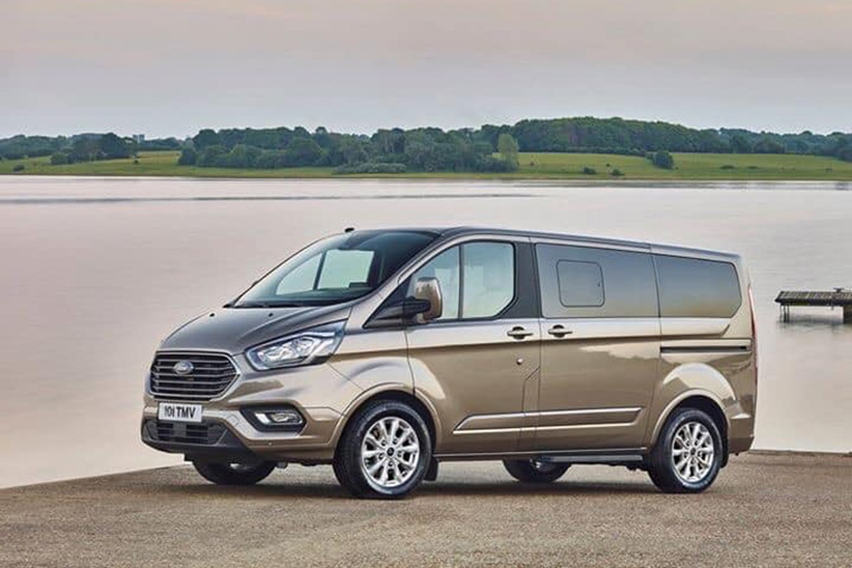 Ford Tourneo cho dat coc tai Viet Nam, gia gan 1 ty dong-Hinh-2