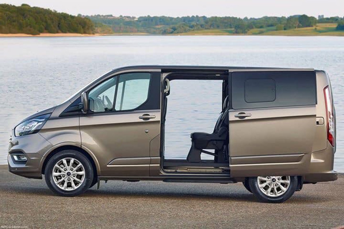 Ford Tourneo cho dat coc tai Viet Nam, gia gan 1 ty dong-Hinh-4