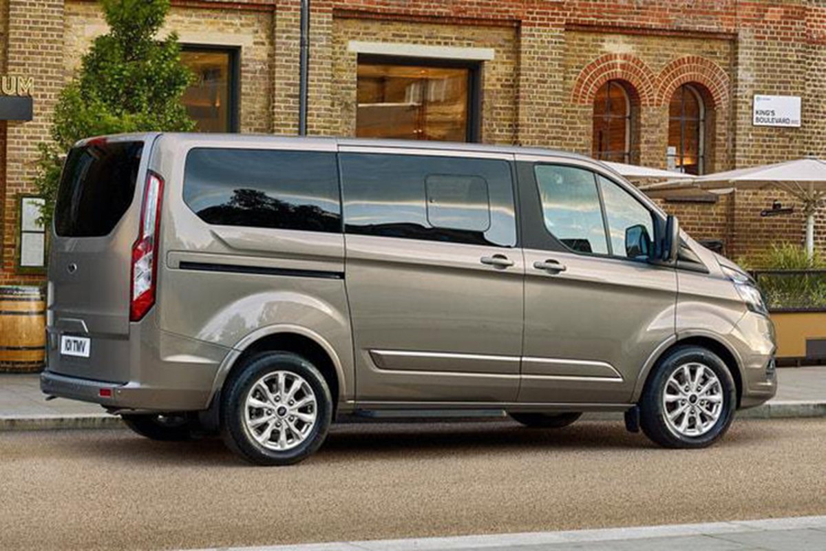 Ford Tourneo cho dat coc tai Viet Nam, gia gan 1 ty dong-Hinh-7