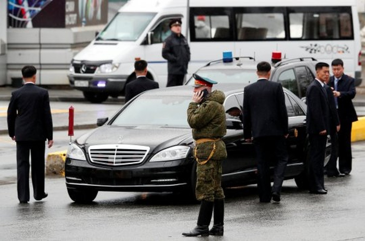 Mercedes-Maybach S600 Pullman chong dan don chu tich Kim tai Nga